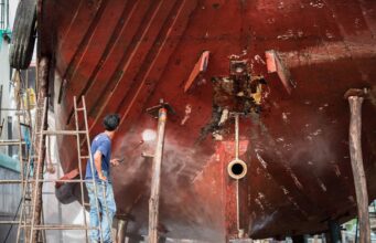 Reclaiming Speed: Effective Barnacle Removal for Boats Barnacle Removal